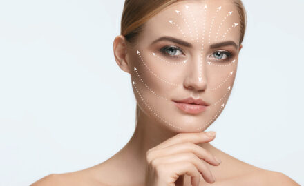 Faltenbehandlung im Gesicht für eine glatte und jüngere Haut.